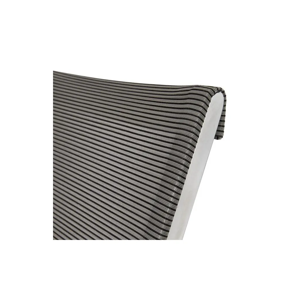 ergonomischer_buerostuhl_besucherstuhl_atria_mesh_detail_lehne Ergonomischer Bürostuhl Atria Mesh mit Mesh Rücken und Chrom Gestell, ergonomischer Besucherstuhl fürs Büro und Homeoffice, Ansicht Rückenlehne
