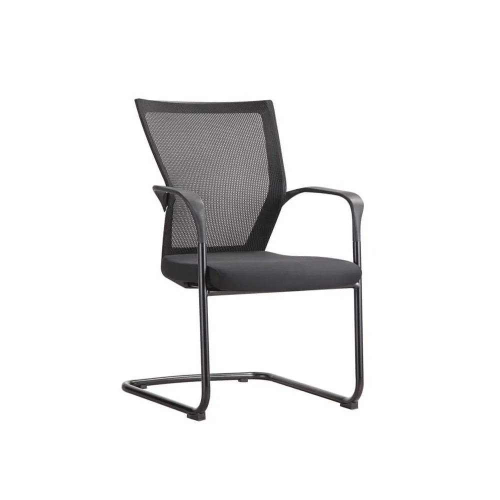 Ergonomischer Bürostuhl Primo mit Mesh Rücken und Kunststoff Gestell, einfacher Besucherstuhl fürs Büro und Homeoffice, Ansicht vorne seitlich