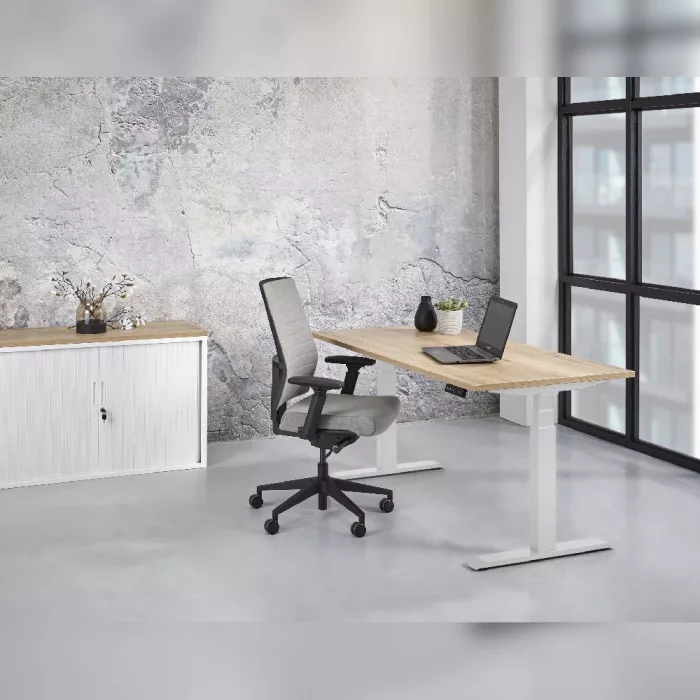 Elektrisch höhenverstellbarer Schreibtisch E-Move-Pro in Havanna mit weißem Gestell, ergonomischer Schreibtisch fürs Büro und Homeoffice